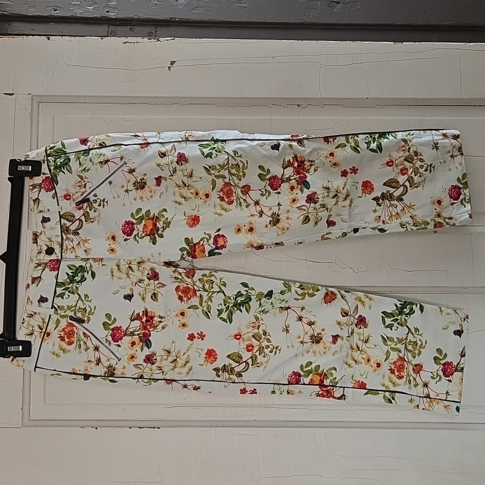 Disney Alice Capris | Size 2